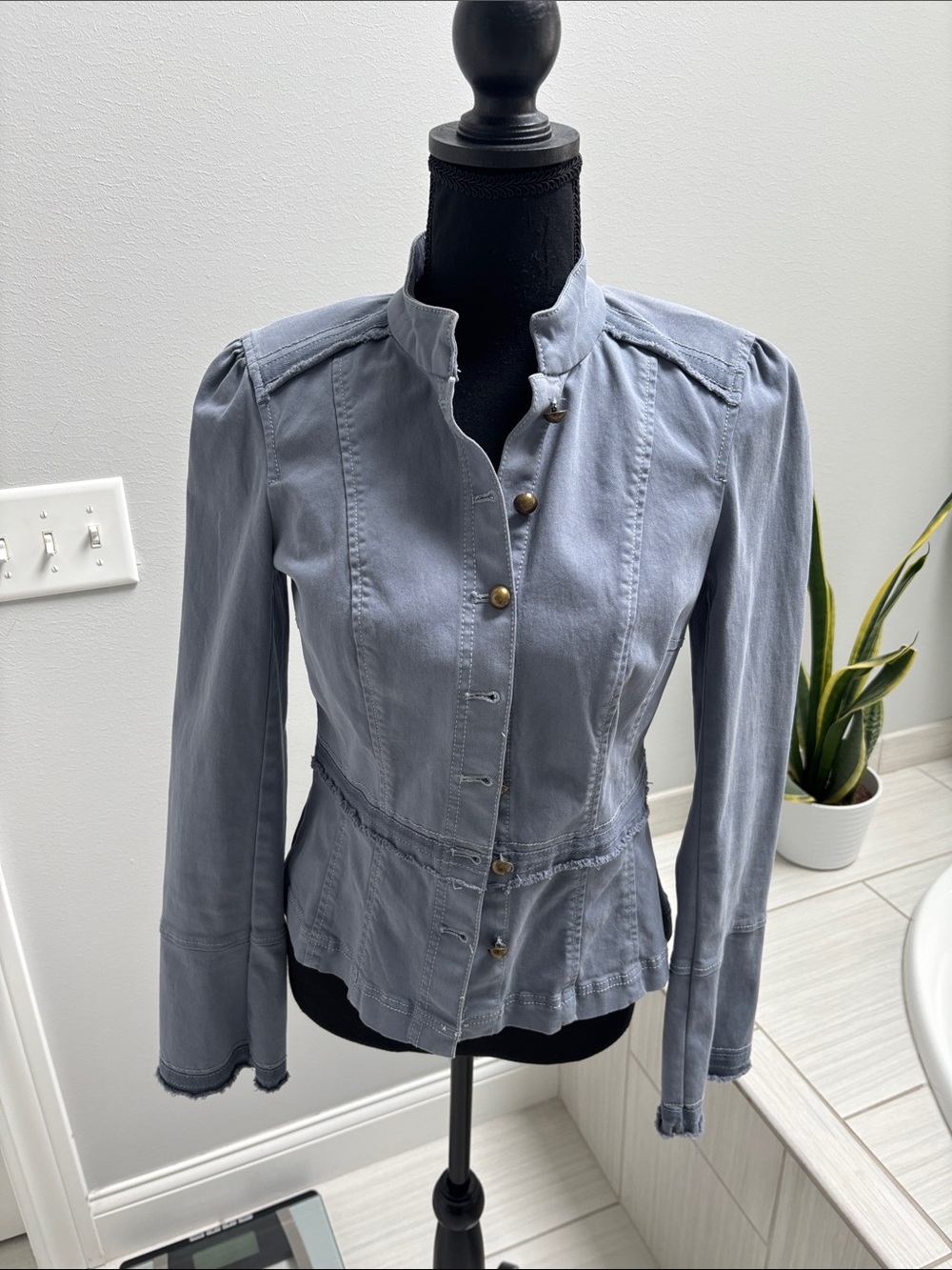 Women’s Light Gray/Blue Structured Button-Front Jacket Size 4